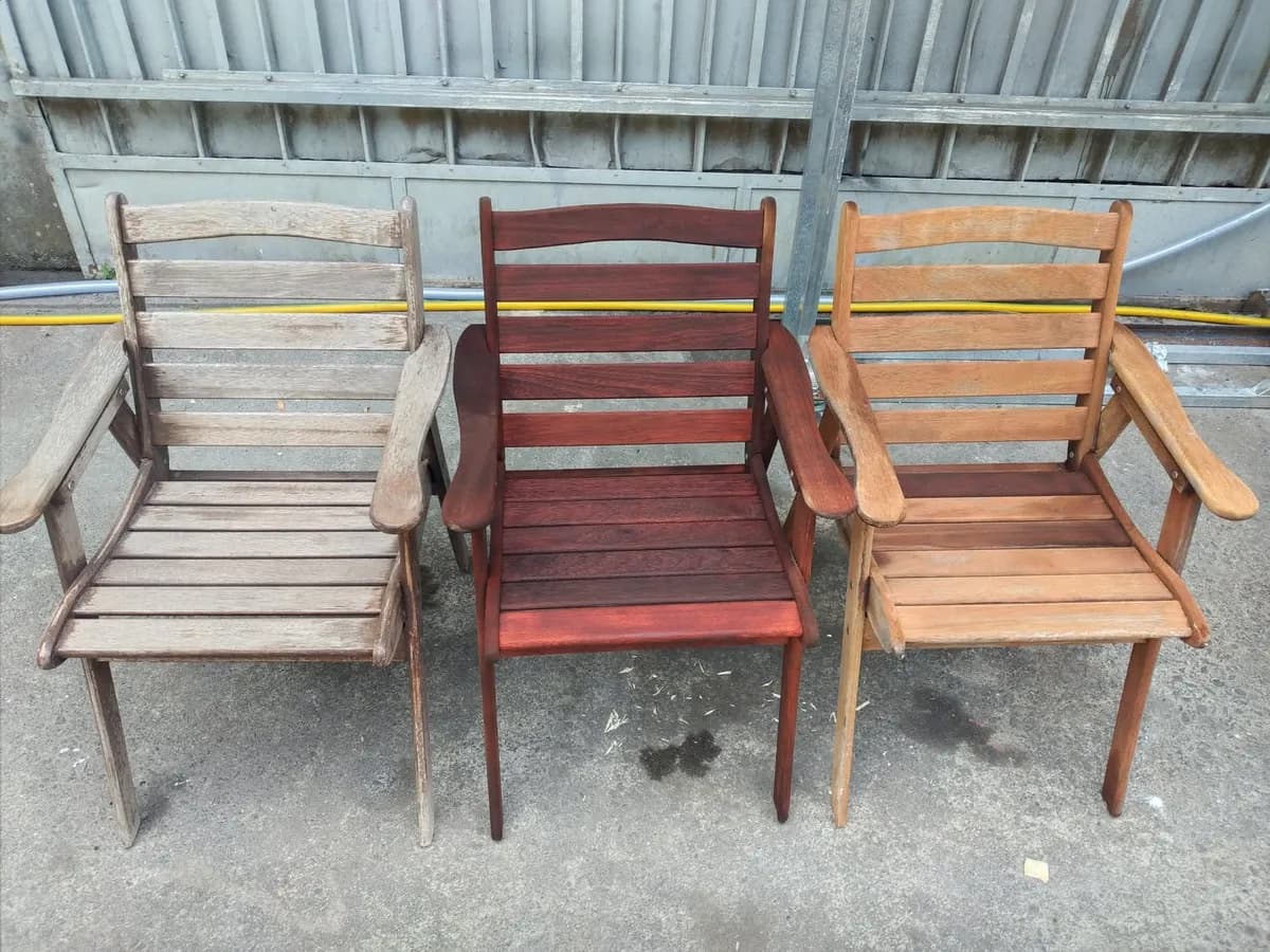 Technicien PRO-WOOD réalisant un aérogommage sur surface bois